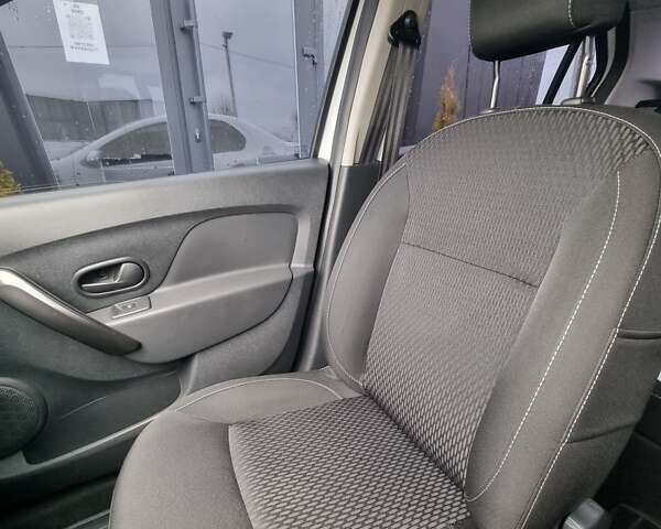 Белый Рено Логан, объемом двигателя 1 л и пробегом 86 тыс. км за 5800 $, фото 11 на Automoto.ua