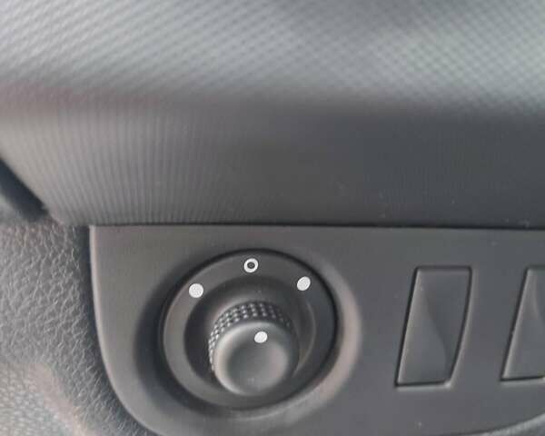 Білий Рено Логан, об'ємом двигуна 1.15 л та пробігом 109 тис. км за 6100 $, фото 11 на Automoto.ua