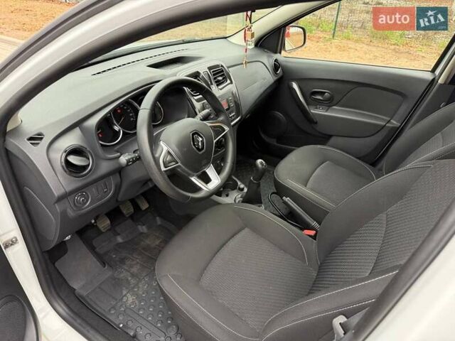 Білий Рено Логан, об'ємом двигуна 0.9 л та пробігом 67 тис. км за 7600 $, фото 8 на Automoto.ua