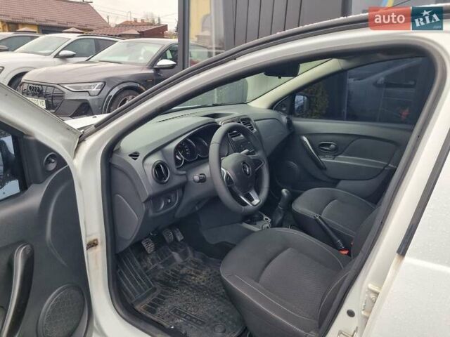 Белый Рено Логан, объемом двигателя 1 л и пробегом 86 тыс. км за 5800 $, фото 6 на Automoto.ua