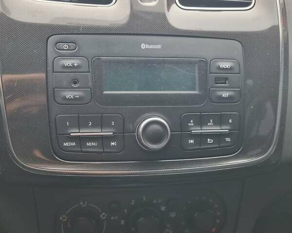 Белый Рено Логан, объемом двигателя 1 л и пробегом 86 тыс. км за 5800 $, фото 10 на Automoto.ua