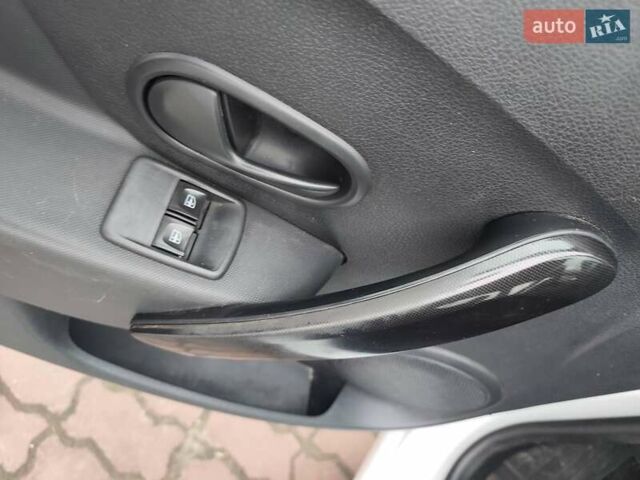 Білий Рено Логан, об'ємом двигуна 1.15 л та пробігом 109 тис. км за 6100 $, фото 10 на Automoto.ua