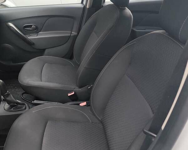 Білий Рено Логан, об'ємом двигуна 1.15 л та пробігом 109 тис. км за 6100 $, фото 8 на Automoto.ua