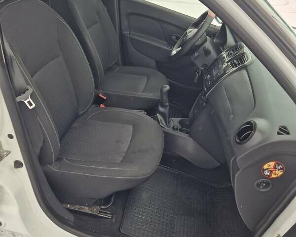 Белый Рено Логан, объемом двигателя 1.46 л и пробегом 286 тыс. км за 5500 $, фото 23 на Automoto.ua