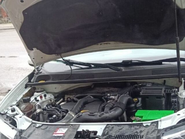 Белый Рено Логан, объемом двигателя 0 л и пробегом 270 тыс. км за 7199 $, фото 4 на Automoto.ua