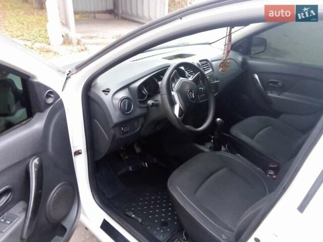 Белый Рено Логан, объемом двигателя 1 л и пробегом 204 тыс. км за 4999 $, фото 2 на Automoto.ua