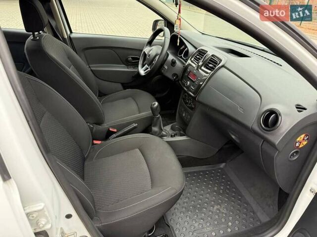Білий Рено Логан, об'ємом двигуна 0.9 л та пробігом 67 тис. км за 7600 $, фото 10 на Automoto.ua