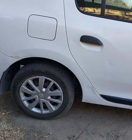 Белый Рено Логан, объемом двигателя 1 л и пробегом 388 тыс. км за 5000 $, фото 18 на Automoto.ua