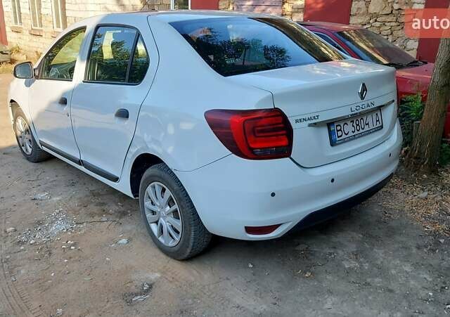 Белый Рено Логан, объемом двигателя 1 л и пробегом 388 тыс. км за 5000 $, фото 2 на Automoto.ua