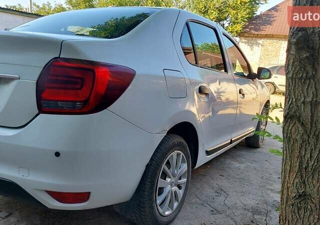 Белый Рено Логан, объемом двигателя 1 л и пробегом 388 тыс. км за 5000 $, фото 4 на Automoto.ua