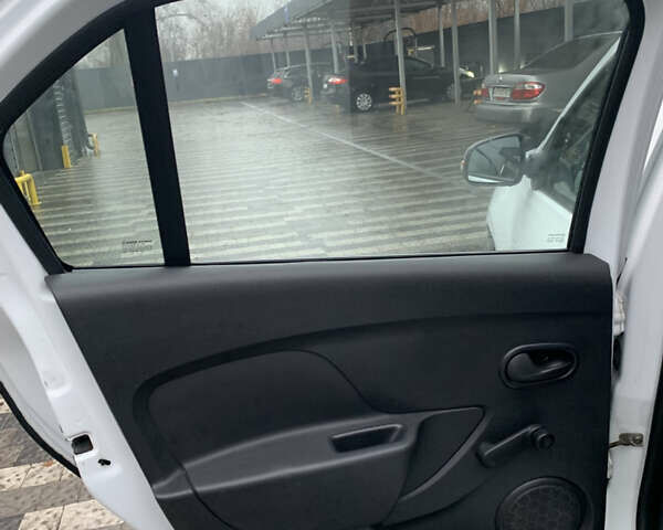 Білий Рено Логан, об'ємом двигуна 1.46 л та пробігом 153 тис. км за 7300 $, фото 13 на Automoto.ua