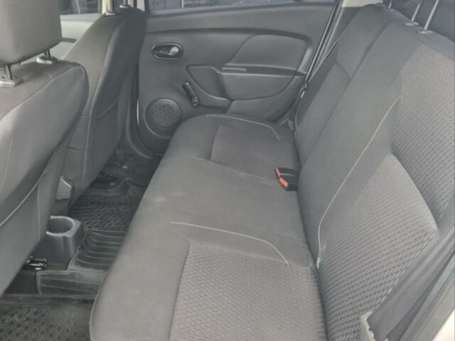 Білий Рено Логан, об'ємом двигуна 1 л та пробігом 86 тис. км за 5800 $, фото 11 на Automoto.ua