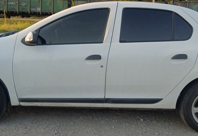 Белый Рено Логан, объемом двигателя 0 л и пробегом 274 тыс. км за 7188 $, фото 3 на Automoto.ua