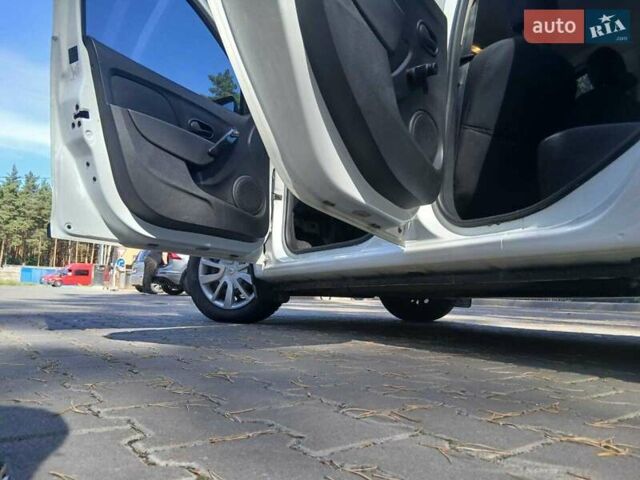 Білий Рено Логан, об'ємом двигуна 1.46 л та пробігом 101 тис. км за 8700 $, фото 8 на Automoto.ua