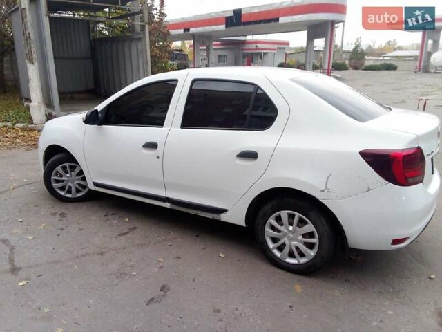 Белый Рено Логан, объемом двигателя 1 л и пробегом 204 тыс. км за 4999 $, фото 7 на Automoto.ua