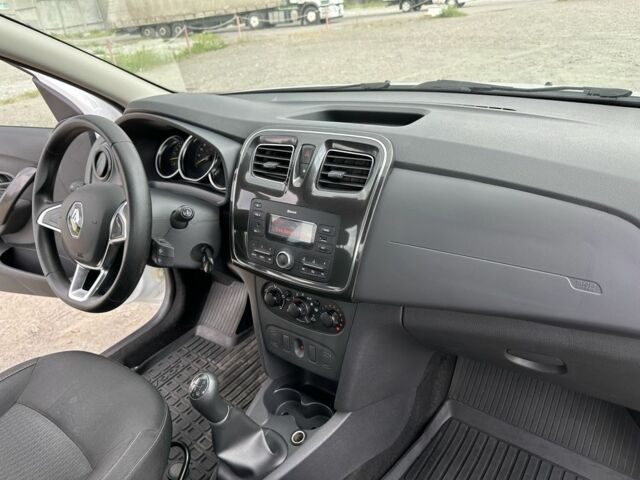 Білий Рено Логан, об'ємом двигуна 1.5 л та пробігом 145 тис. км за 8200 $, фото 6 на Automoto.ua