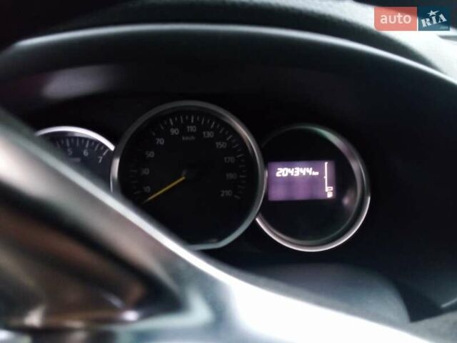 Белый Рено Логан, объемом двигателя 1 л и пробегом 204 тыс. км за 4999 $, фото 1 на Automoto.ua