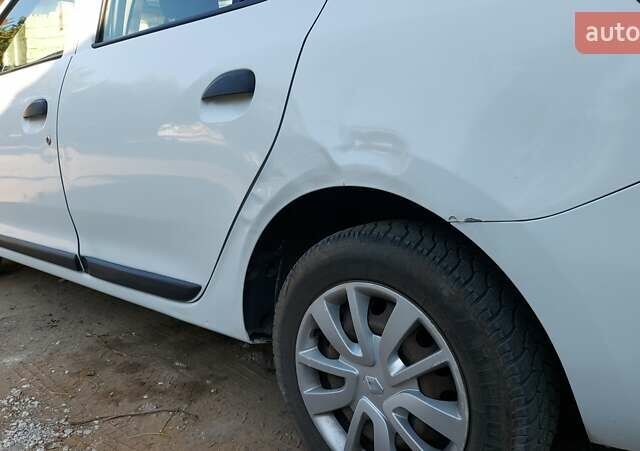 Белый Рено Логан, объемом двигателя 1 л и пробегом 388 тыс. км за 5000 $, фото 15 на Automoto.ua