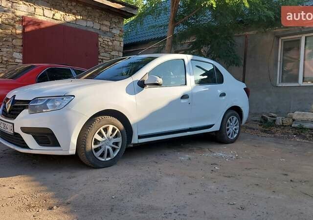 Белый Рено Логан, объемом двигателя 1 л и пробегом 388 тыс. км за 5000 $, фото 3 на Automoto.ua