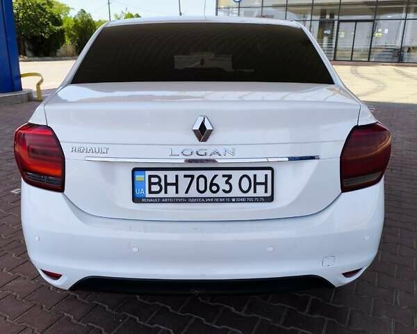 Белый Рено Логан, объемом двигателя 1 л и пробегом 258 тыс. км за 5300 $, фото 10 на Automoto.ua
