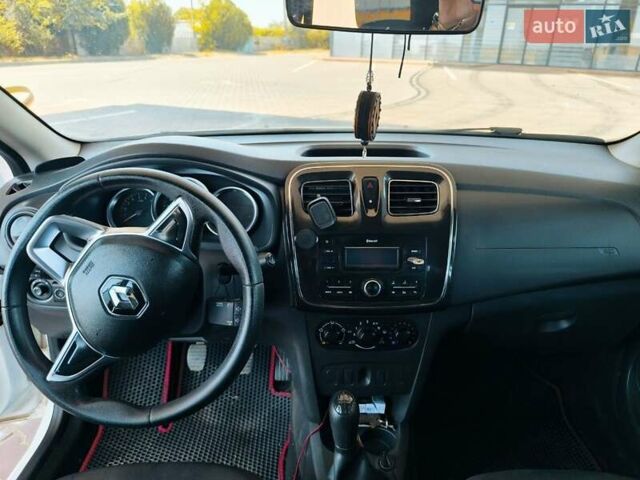 Белый Рено Логан, объемом двигателя 1 л и пробегом 258 тыс. км за 5300 $, фото 12 на Automoto.ua