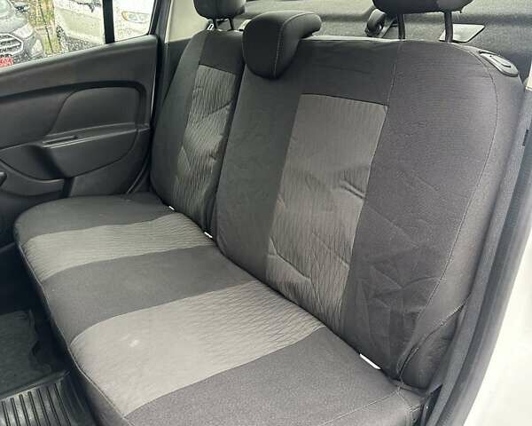 Белый Рено Логан, объемом двигателя 1 л и пробегом 194 тыс. км за 5500 $, фото 13 на Automoto.ua