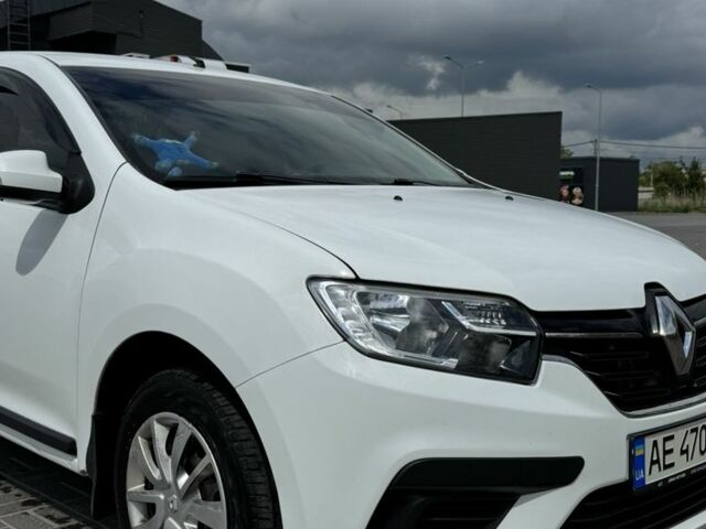 Белый Рено Логан, объемом двигателя 1 л и пробегом 202 тыс. км за 5700 $, фото 1 на Automoto.ua