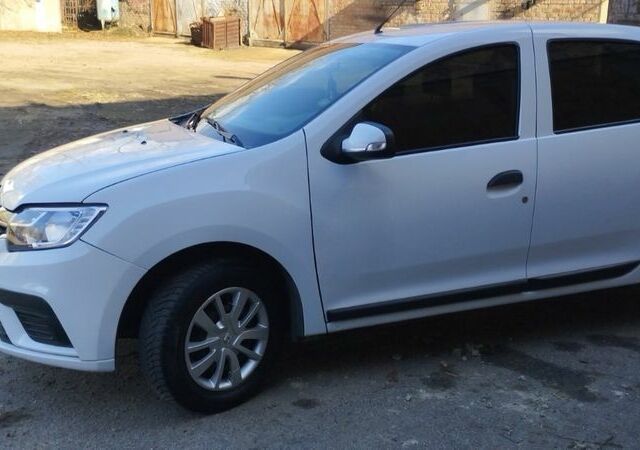 Белый Рено Логан, объемом двигателя 1.5 л и пробегом 140 тыс. км за 6700 $, фото 4 на Automoto.ua