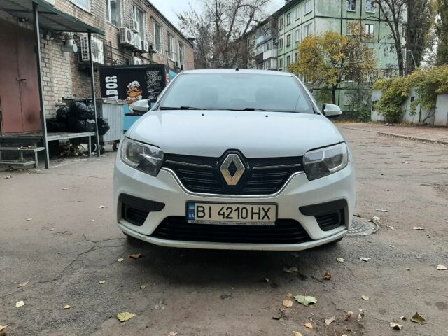 Белый Рено Логан, объемом двигателя 1 л и пробегом 140 тыс. км за 6200 $, фото 2 на Automoto.ua