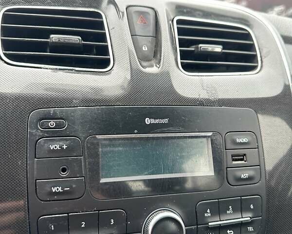 Белый Рено Логан, объемом двигателя 1 л и пробегом 194 тыс. км за 5500 $, фото 16 на Automoto.ua