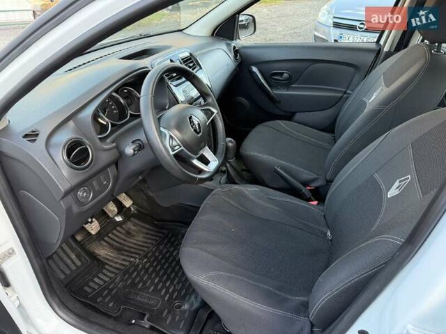 Рено Логан 2019 у Хмельницькому на Automoto.ua Білий Рено Логан, об'ємом двигуна 0.9 л та пробігом 86 тис. км за 5999 $, фото 18 на Automoto.ua