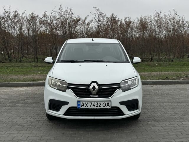 Белый Рено Логан, объемом двигателя 1 л и пробегом 242 тыс. км за 4500 $, фото 2 на Automoto.ua