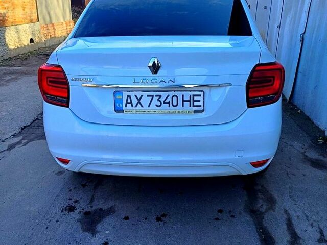 Белый Рено Логан, объемом двигателя 1 л и пробегом 111 тыс. км за 5000 $, фото 5 на Automoto.ua