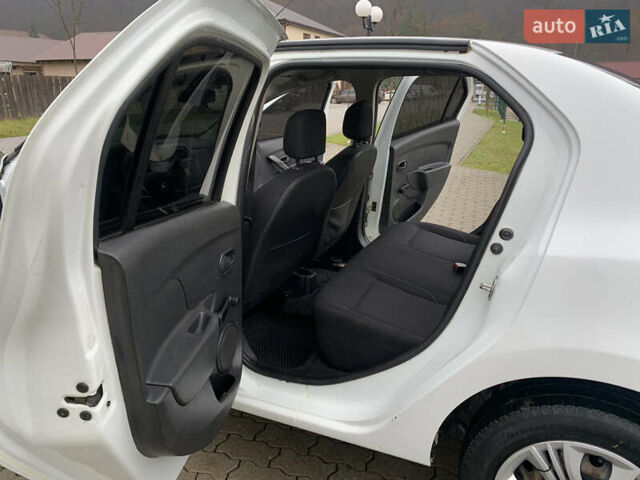 Белый Рено Логан, объемом двигателя 1 л и пробегом 280 тыс. км за 4999 $, фото 11 на Automoto.ua