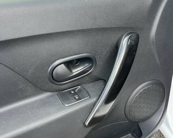 Білий Рено Логан, об'ємом двигуна 1 л та пробігом 103 тис. км за 7113 $, фото 17 на Automoto.ua