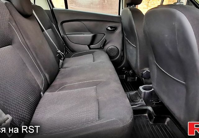 Белый Рено Логан, объемом двигателя 1 л и пробегом 200 тыс. км за 3700 $, фото 13 на Automoto.ua