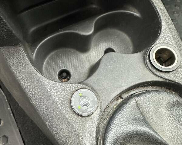 Белый Рено Логан, объемом двигателя 1 л и пробегом 194 тыс. км за 5500 $, фото 27 на Automoto.ua