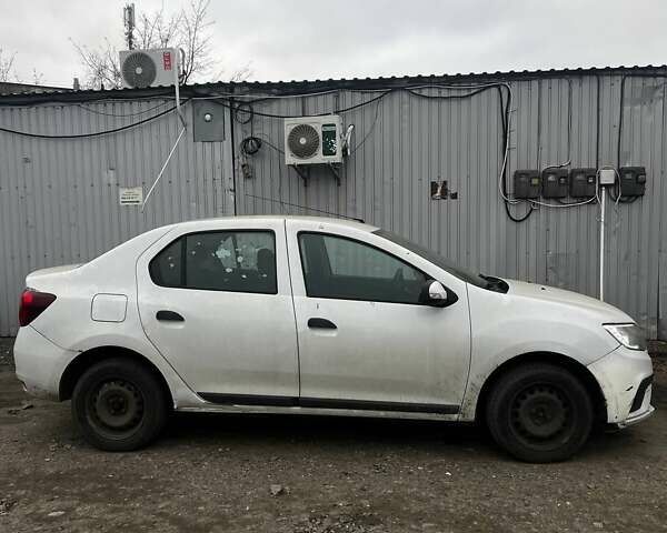 Белый Рено Логан, объемом двигателя 0.9 л и пробегом 334 тыс. км за 3400 $, фото 5 на Automoto.ua