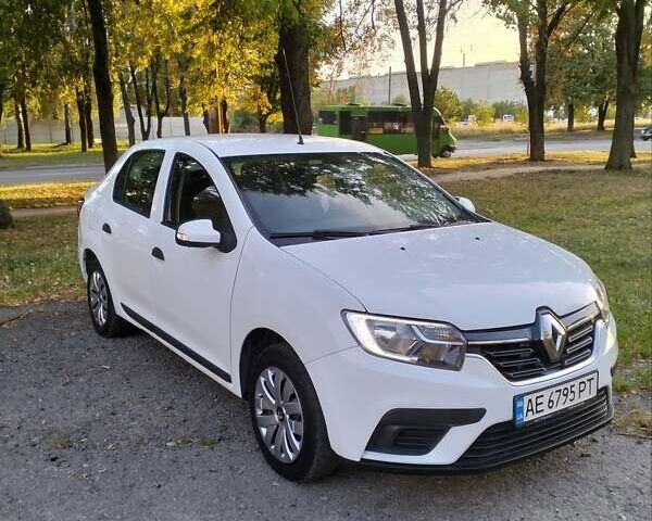 Білий Рено Логан, об'ємом двигуна 1 л та пробігом 184 тис. км за 5200 $, фото 2 на Automoto.ua