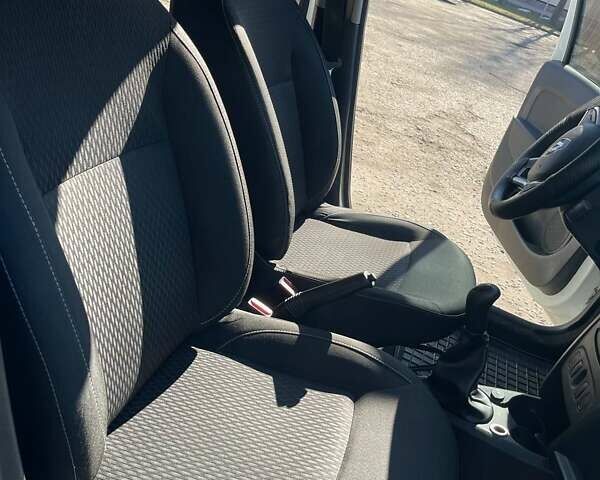 Рено Логан 2019 у Сумах на Automoto.ua Білий Рено Логан, об'ємом двигуна 1 л та пробігом 198 тис. км за 5500 $, фото 12 на Automoto.ua