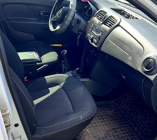 Белый Рено Логан, объемом двигателя 1.5 л и пробегом 140 тыс. км за 6700 $, фото 11 на Automoto.ua