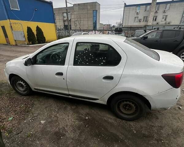 Белый Рено Логан, объемом двигателя 0.9 л и пробегом 334 тыс. км за 3400 $, фото 2 на Automoto.ua