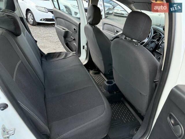 Рено Логан 2019 у Хмельницькому на Automoto.ua Білий Рено Логан, об'ємом двигуна 0.9 л та пробігом 86 тис. км за 5999 $, фото 32 на Automoto.ua