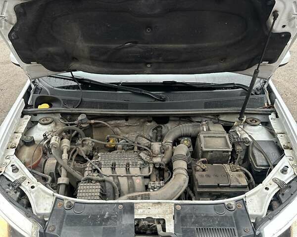 Белый Рено Логан, объемом двигателя 1 л и пробегом 194 тыс. км за 5500 $, фото 30 на Automoto.ua