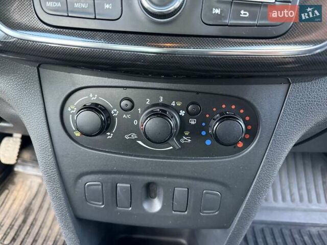 Рено Логан 2019 у Хмельницькому на Automoto.ua Білий Рено Логан, об'ємом двигуна 0.9 л та пробігом 86 тис. км за 5999 $, фото 34 на Automoto.ua