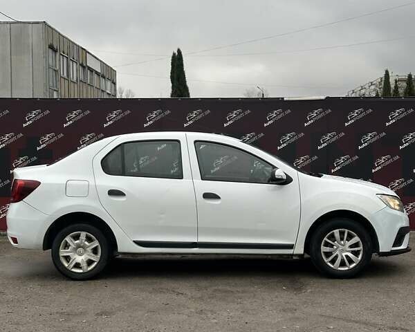 Белый Рено Логан, объемом двигателя 1 л и пробегом 194 тыс. км за 5500 $, фото 3 на Automoto.ua