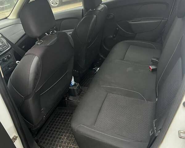 Белый Рено Логан, объемом двигателя 0.9 л и пробегом 383 тыс. км за 3400 $, фото 5 на Automoto.ua