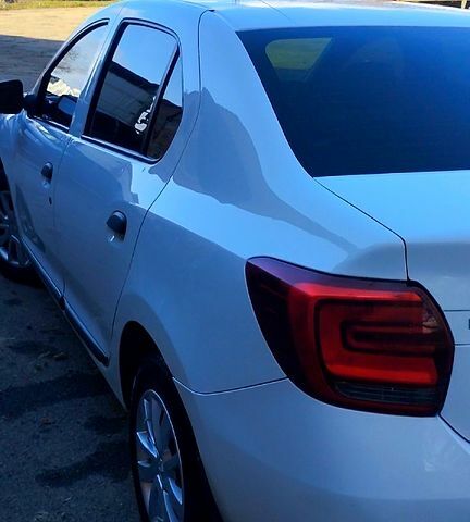 Белый Рено Логан, объемом двигателя 1.5 л и пробегом 140 тыс. км за 6700 $, фото 4 на Automoto.ua