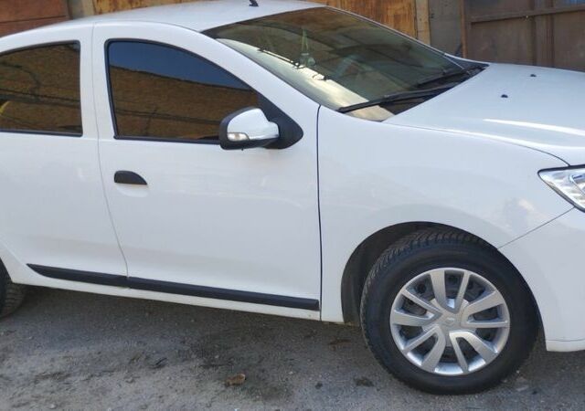 Белый Рено Логан, объемом двигателя 1.5 л и пробегом 140 тыс. км за 6700 $, фото 5 на Automoto.ua