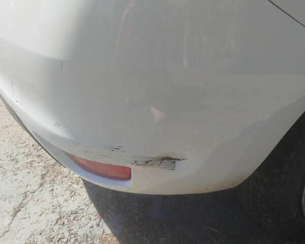 Белый Рено Логан, объемом двигателя 1 л и пробегом 175 тыс. км за 6900 $, фото 10 на Automoto.ua